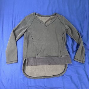 Lululemon V-Neck Sweatshirt Women Gray Long Sleeve Crewneck Pockets Chest 38 in